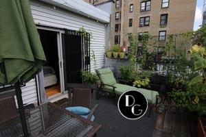 Building Photo - 315 W 100th St
