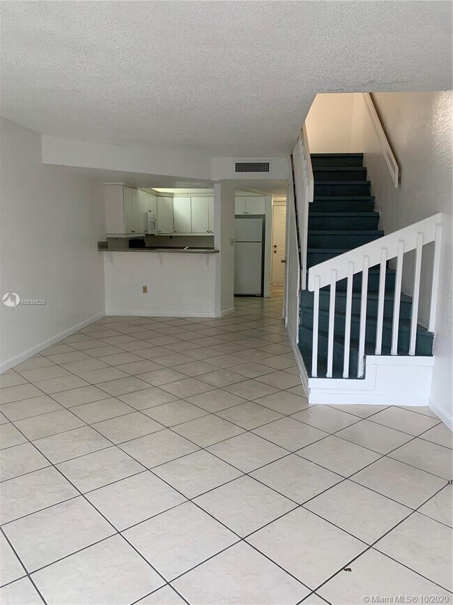 Building Photo - 210 W 68th St