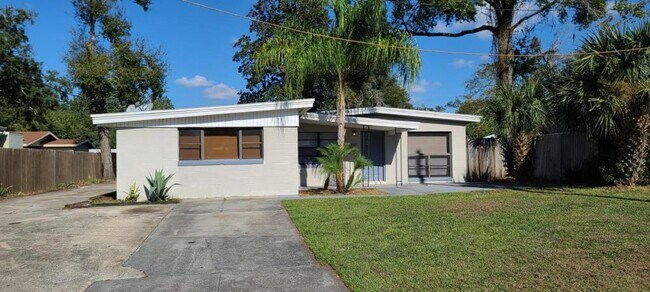 Building Photo - 2027 BENTLEY ST