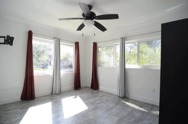 Foto del edificio - 3681 NE 170th St