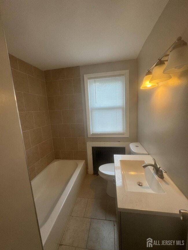 Building Photo - 97 Welton St