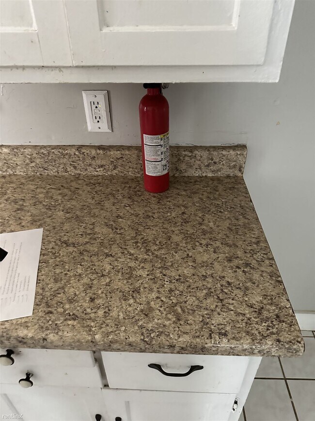 Foto del edificio - 2 br, 1 bath House - 2015 West Wilson Avenue