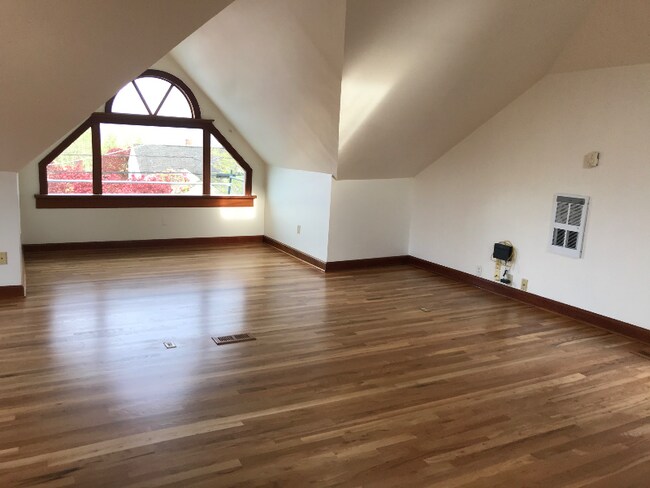 Foto del edificio - 3053 36th Ave SW