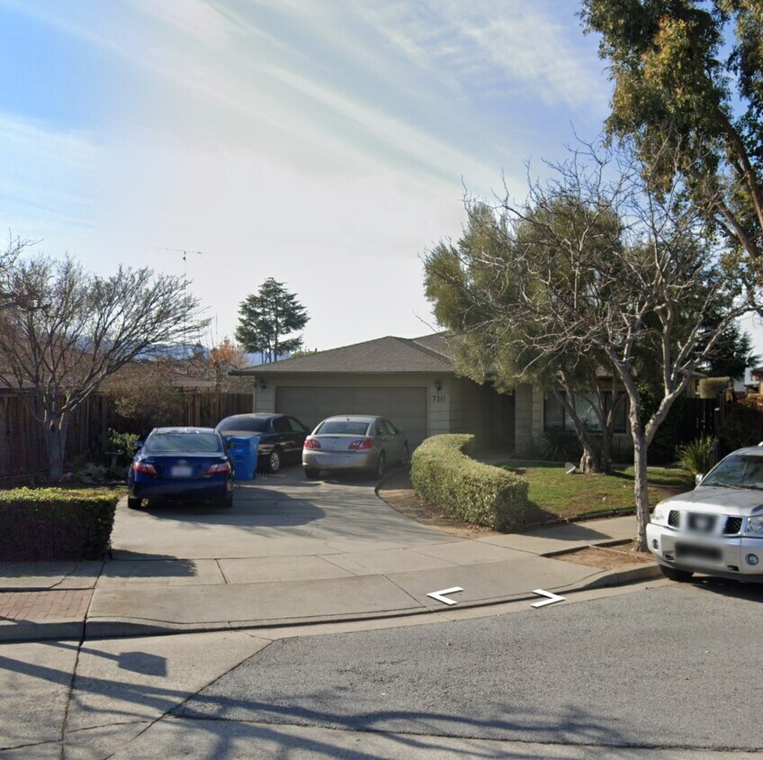 Primary Photo - 710 El Toro Dr