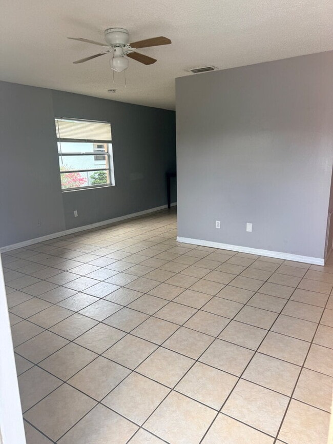 Building Photo - 3BR/2BA Bradenton rental · Available now