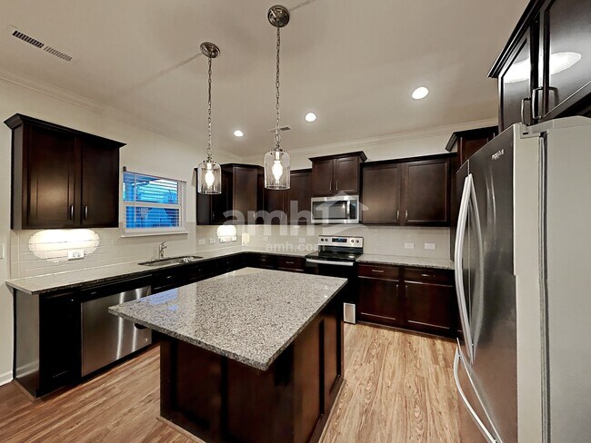 Building Photo - 500 Horseman Park Pl