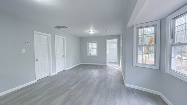 Building Photo - 63 Gentian St