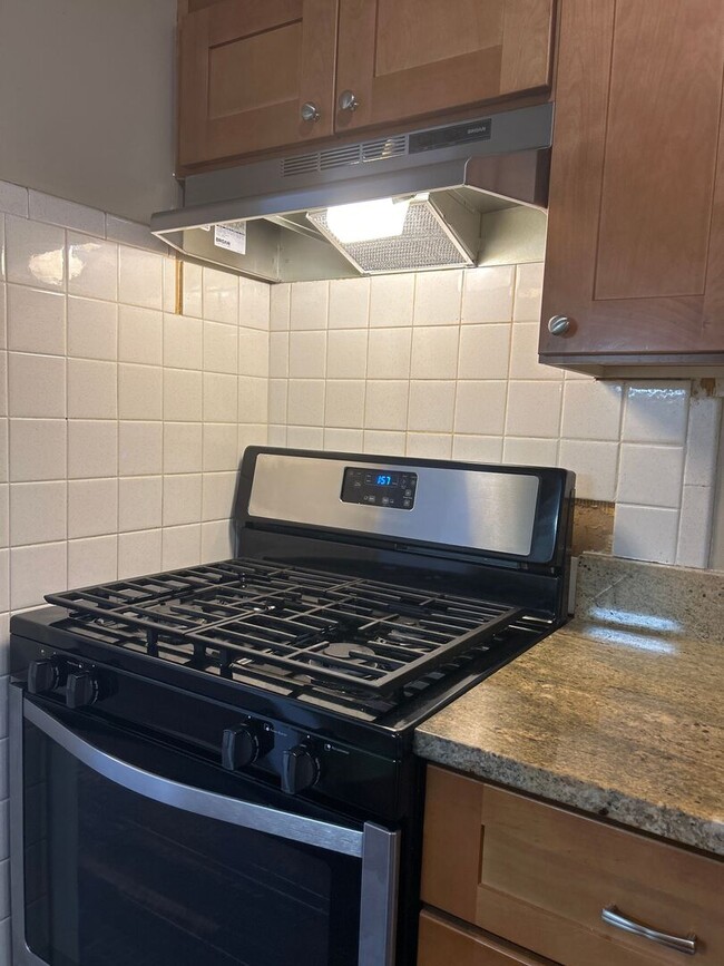 Building Photo - 6049 W 64th Pl