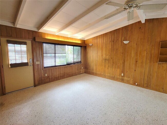 Building Photo - 306 N Shore Dr