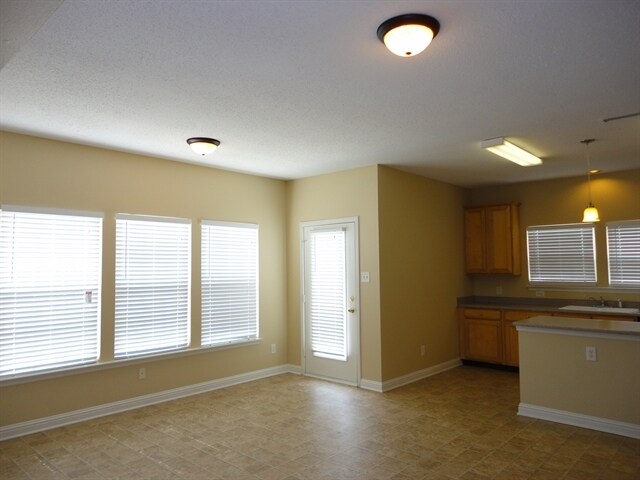 Building Photo - 12587 Majestic Way