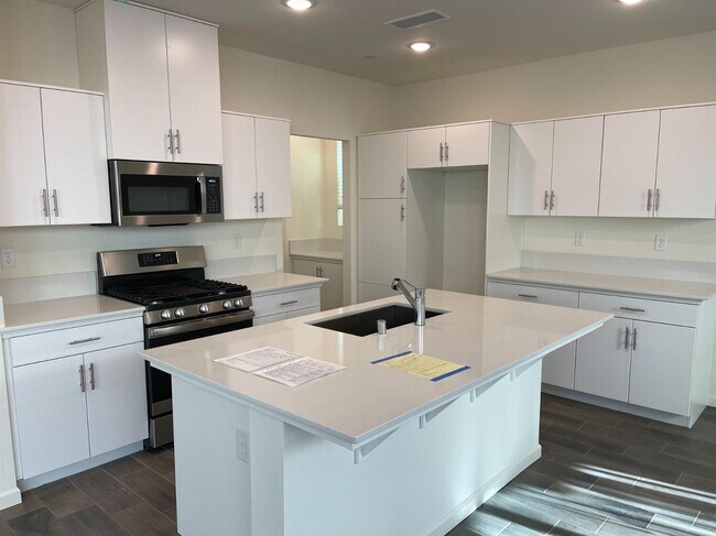 Foto del edificio - 467 Farmhouse Ave