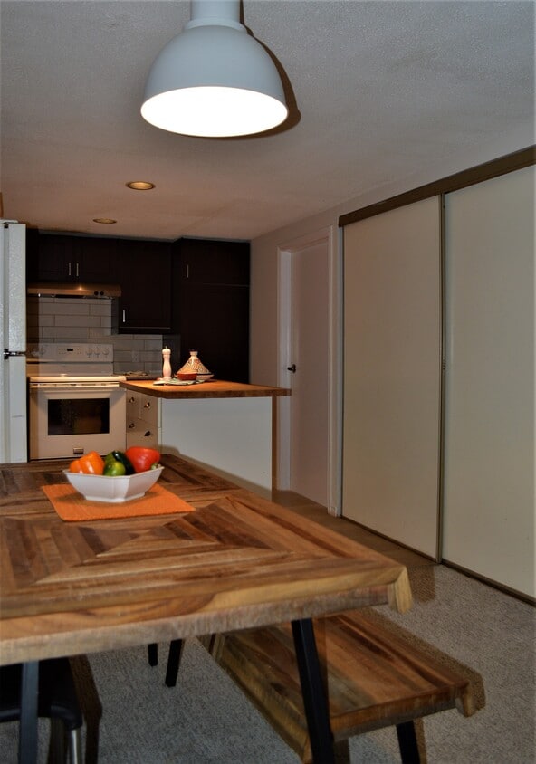 Primary Photo - Storage-Rich Beachside Living with Modern ...