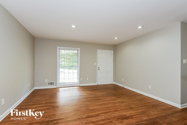 Foto del edificio - 2340 Melody Ln NW