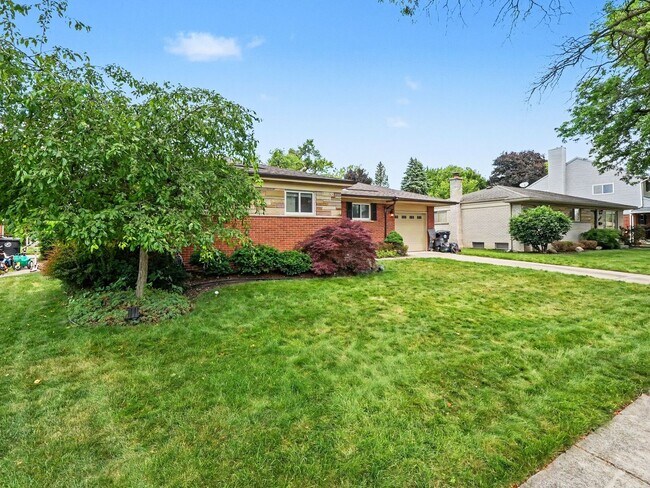 Foto del edificio - Beautifully maintained, move in ready 3 bed, 1.5 bath single family home