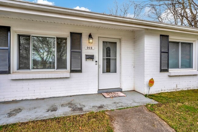 Building Photo - Freshly renovated 2 Bed 1 Bath in Clarksvi...