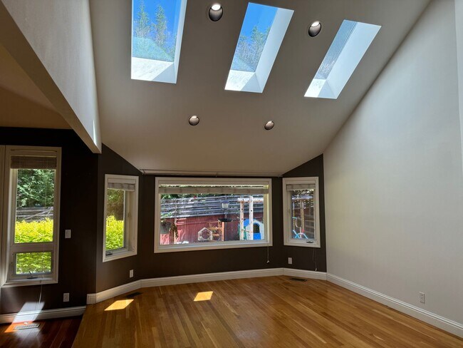 Foto del edificio - CLICK "REQUEST A TOUR" NOW!