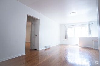Building Photo - 2428 W Berwyn Ave