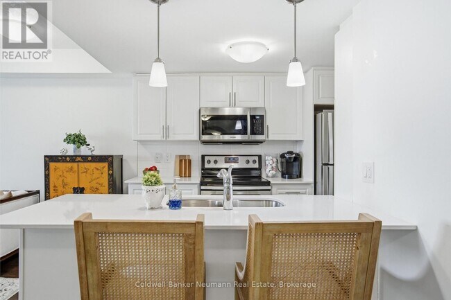 Building Photo - 17 Kay Cres