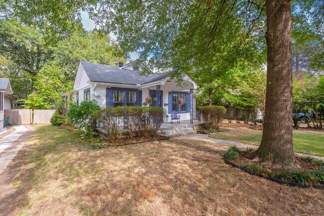 Foto del edificio - Updated Heights Home with 3 Bedrooms