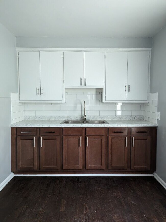 Foto del edificio - 19386 Yonka- 3 BEDS & 1.5 BATH FOR RENT!
