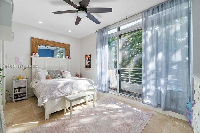 Building Photo - 3266 NE 15th St