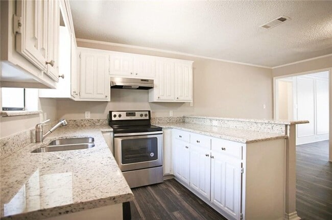 Building Photo - Spacious 3 Bedroom House in Carrollton!