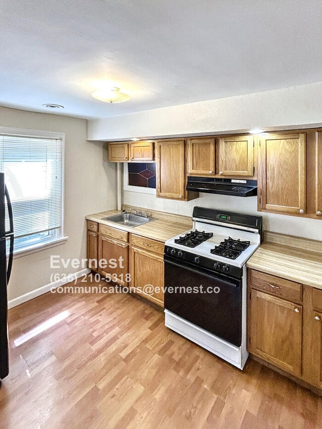 Foto del edificio - Charming 2-Bedroom Home with Off-Street Pa...