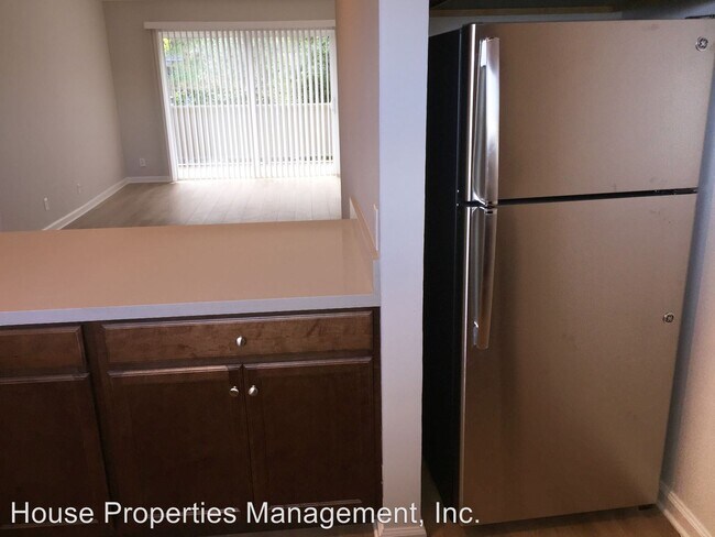 Building Photo - 801 Meadowsweet Dr