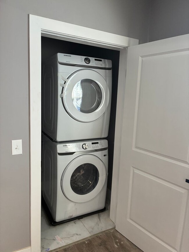 Photo - 352-354 Ermine Way Apartment