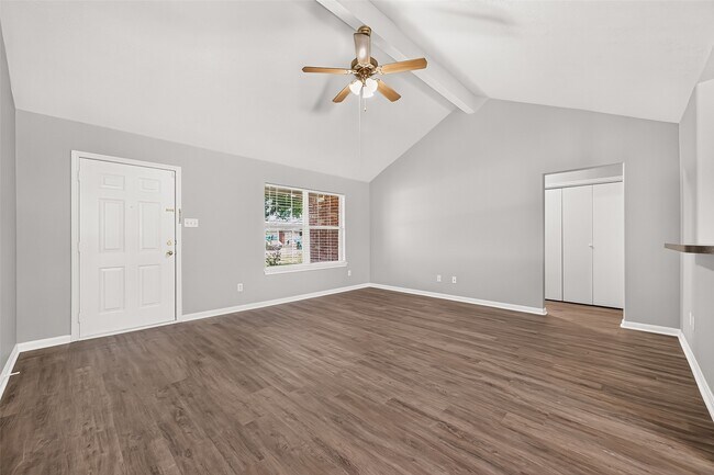 Foto del edificio - 16200 Sun View Ln
