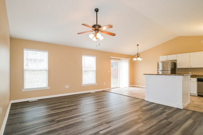 Building Photo - 2032 Belmont Dr