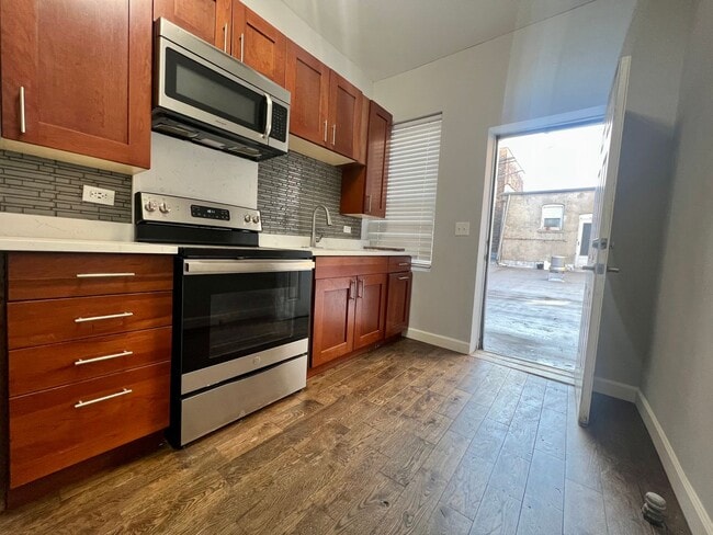 Building Photo - Logan Square 2BR with In-Unit Laundry + WiFi