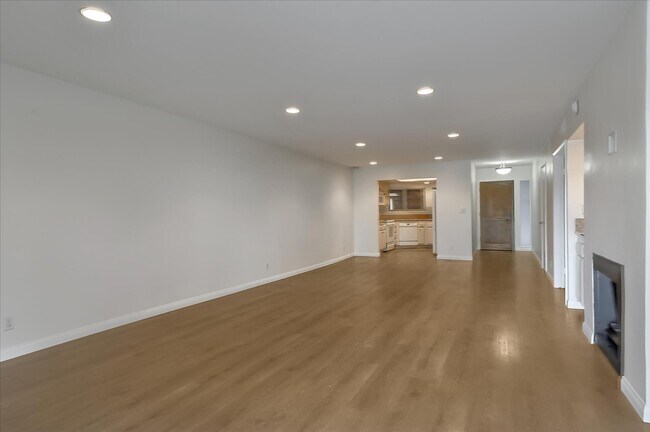 Building Photo - 4200 Via Dolce