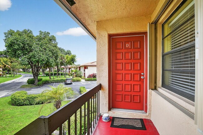 Building Photo - 9268 Vista Del Lago