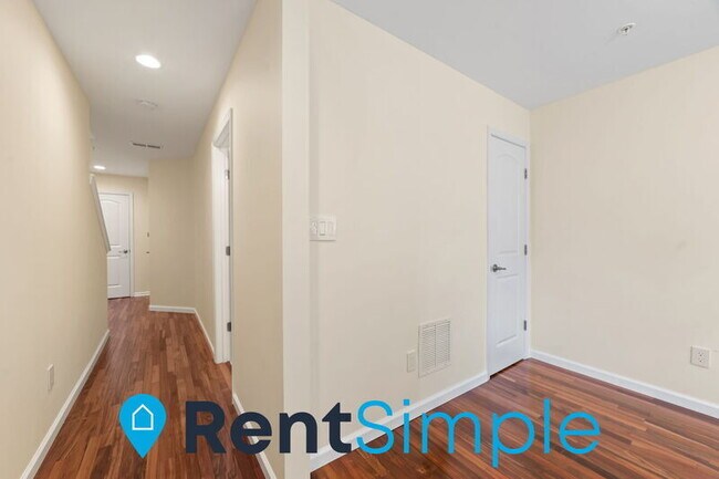 Building Photo - 15375 Rosemont Manor Dr
