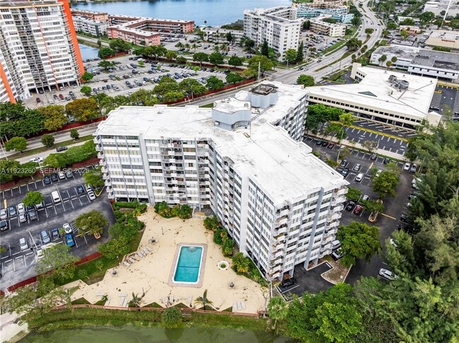 Foto del edificio - 1300 NE Miami Gardens Dr