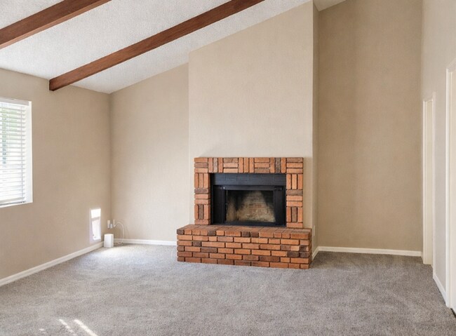 Foto del edificio - 2329 N Recker Rd