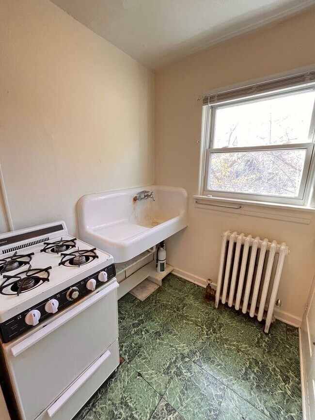 Foto del edificio - Cozy 1-Bedroom Apartment - Prime Location ...