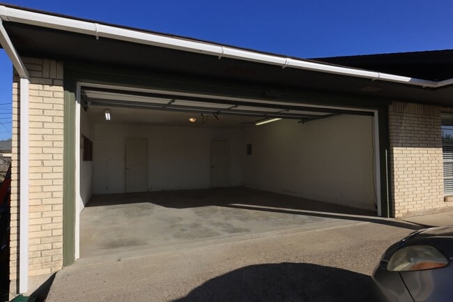 Building Photo - 3bedroom 2 bath remodeled