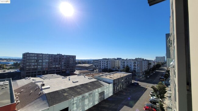 Building Photo - 311 Oak St