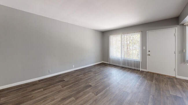 Living room - 3244 Overland Ave