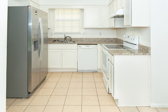 Building Photo - "Charming 3-Bedroom Home in Fort Walton Be...