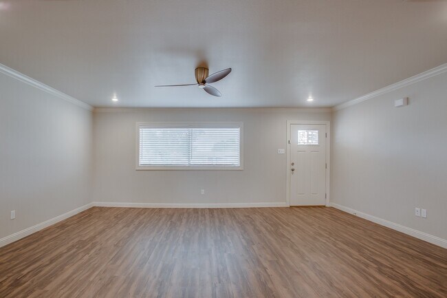 Building Photo - Pre-leasing for July!