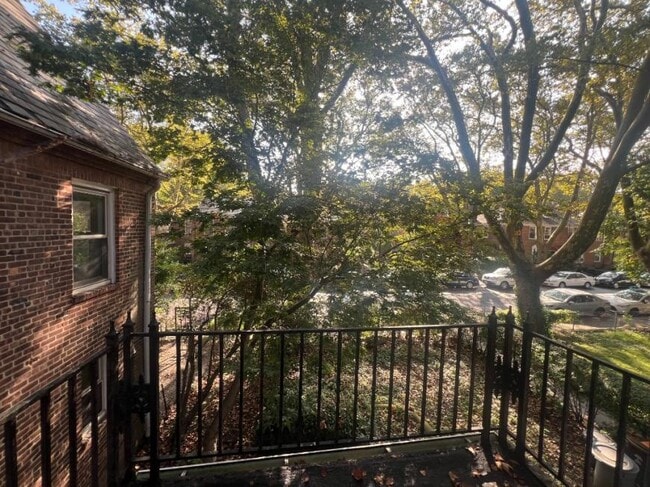 1 bedroom in SUNNYSIDE NY 11104 - 1 bedroom in SUNNYSIDE NY 11104 House