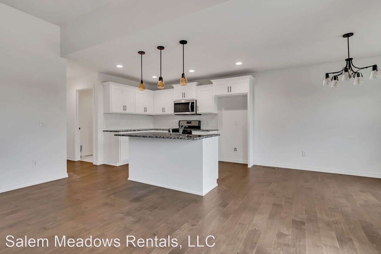 Foto principal - 3 br, 2 bath House - 4378 W Riley St