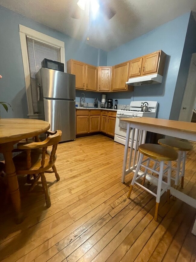 Foto del edificio - 2107 W Coulter St