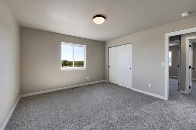 Building Photo - 403 Pear Dr