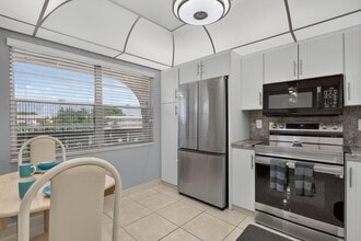 Building Photo - 2304 Lucaya Ln