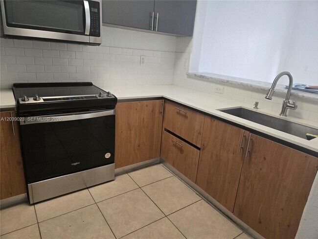 Foto del edificio - 1539 SE 27th St