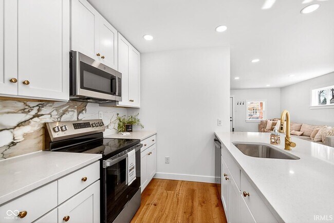 Foto del edificio - 4840 Hillside Ave